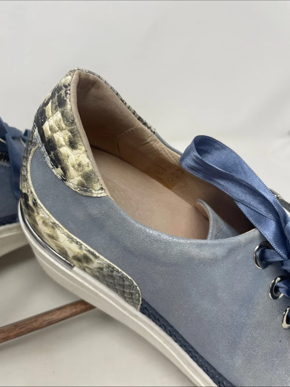 Softwaves Blue & Snakeskin Print Lace-Up Wedged Sneakers Size 9.5
